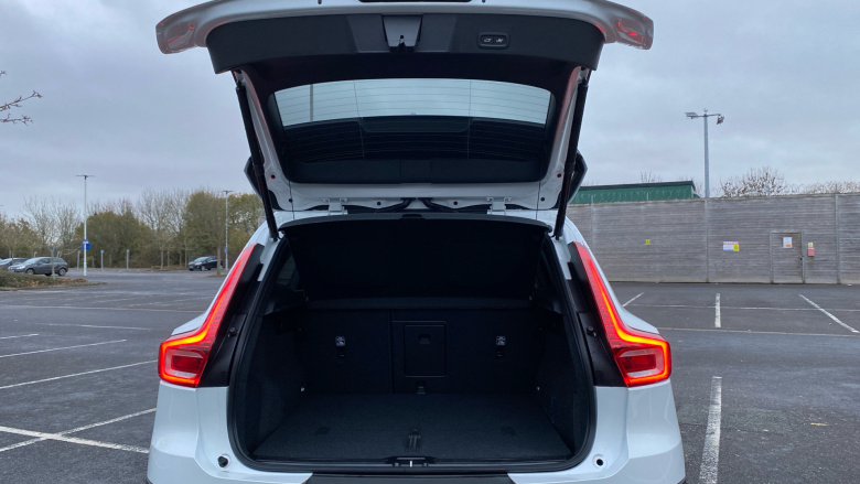 Volvo XC40 2.0 B3P Plus Black Edition 5dr Auto Petrol Estate